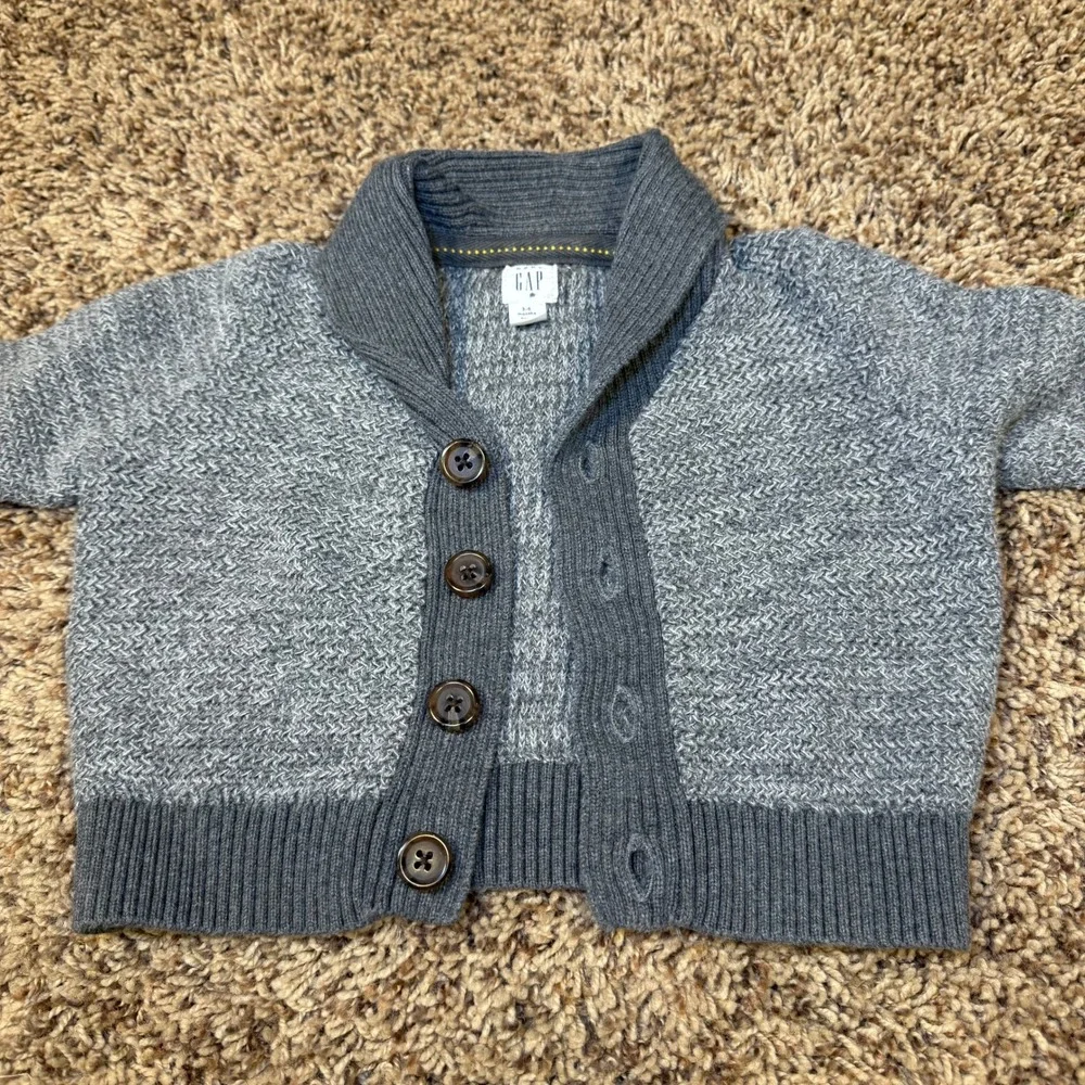 GAP classic collar